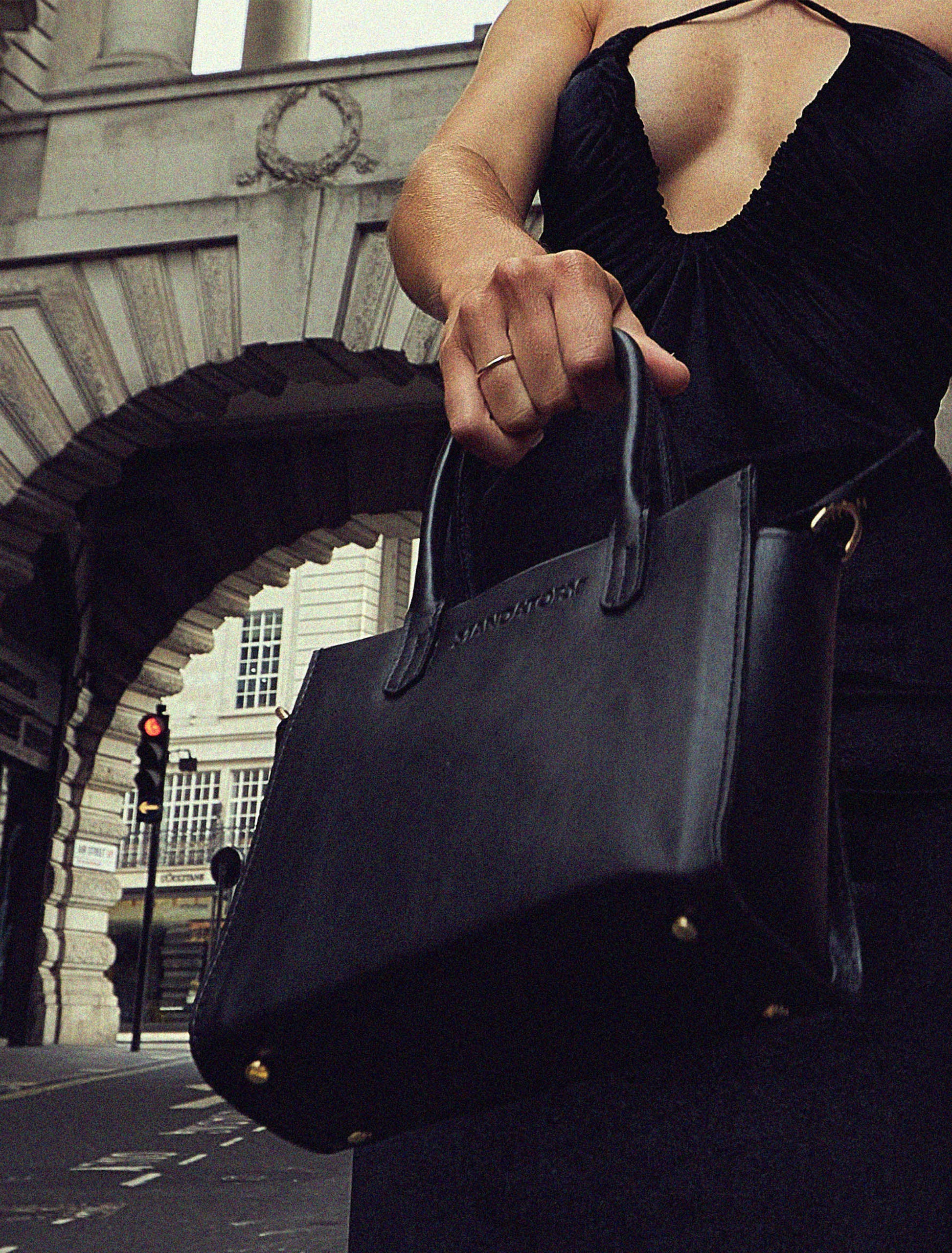 The_Mini_0002_Black__Lifestyle